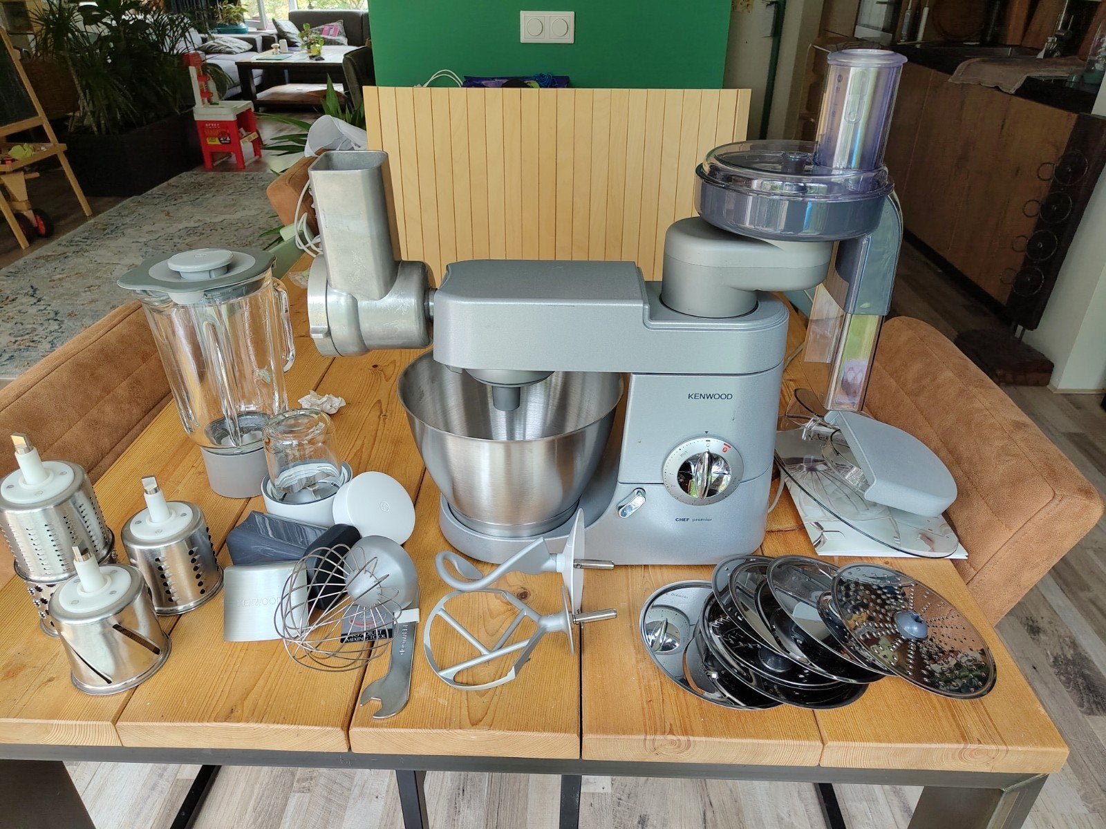 Kenwood Chef Premier Keukenmachine met veel accessoires, 3 tot 4 liter, Ophalen, Gebruikt, 3 snelheden of meer