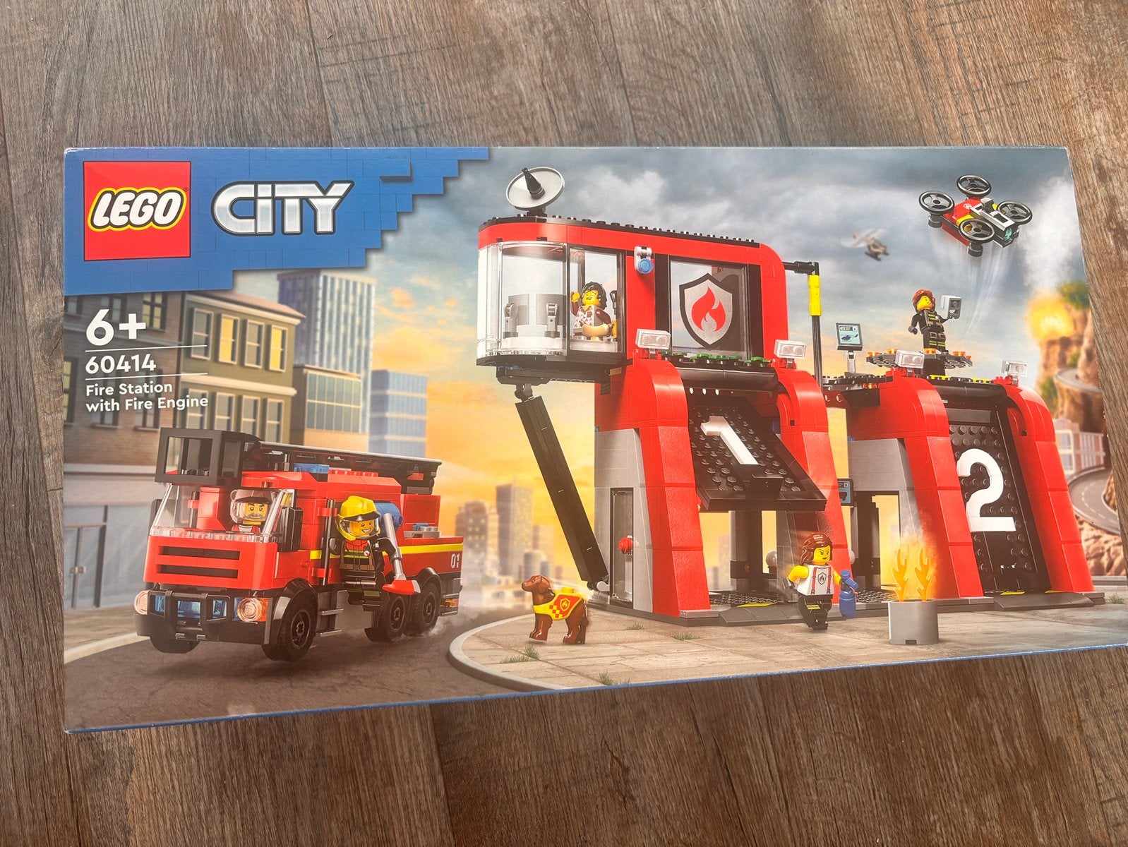 LEGO City 60414 Brandweerkazerne met brandweerauto