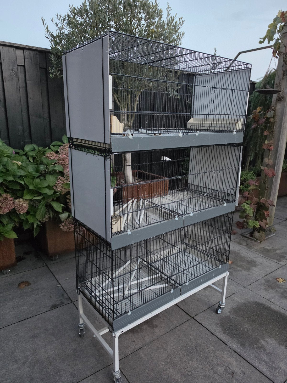 6 vogelkooien te koop. 2 torens 3 hoog, Dieren en Toebehoren, Ophalen, Zo goed als nieuw, Metaal, Vogelkooi
