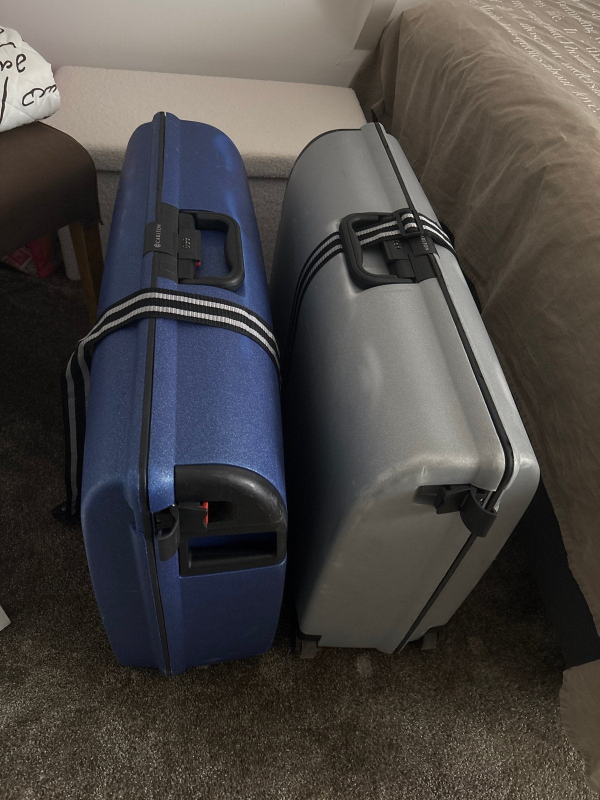 Carlton Koffers (2 stuks) met cijferslot en wieltjes, Ophalen, Gebruikt, Hard kunststof, 45 tot 55 cm