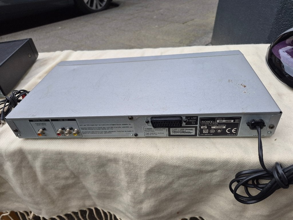 Foto 6 van Sony DVP-NS330 CD/Dvd-speler zilverkleurig.
