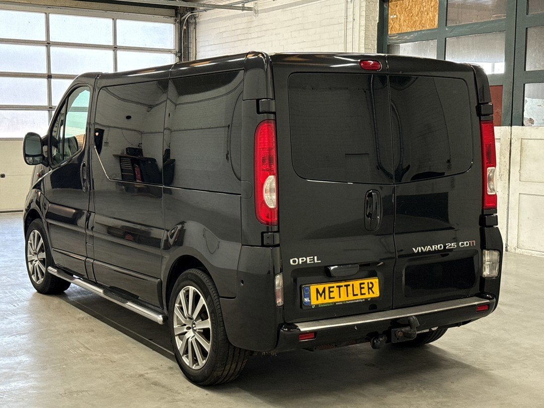 Opel Vivaro 2.5 CDTI L1H1 | Airco | Trekhaak, Auto's, Bestelauto's, Gebruikt, Zwart, Bedrijf, 2 stoelen