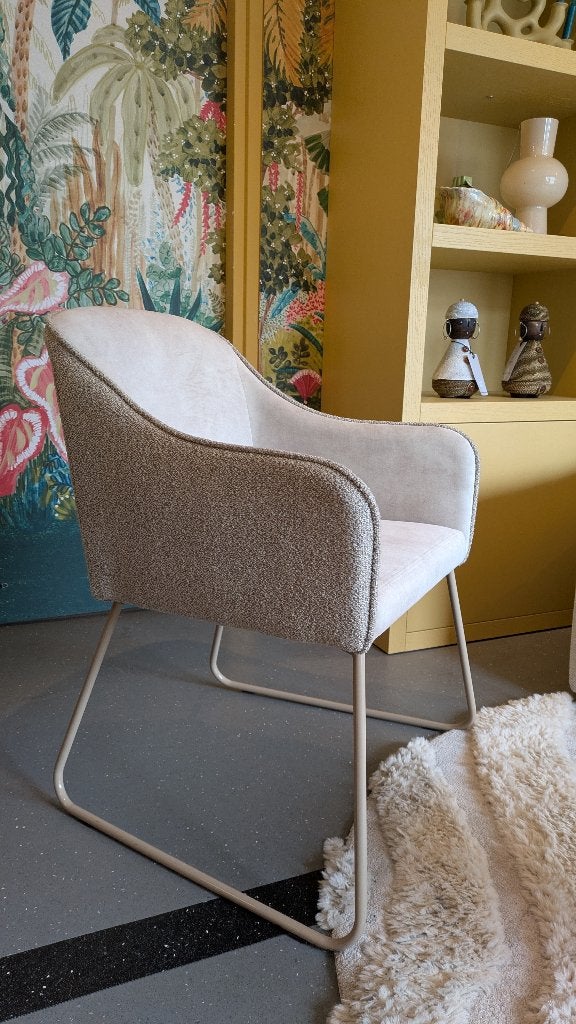 Eetkamerstoel Youri showroommodel ZGAN, Huis en Inrichting, Stoelen, Overige kleuren, Ophalen of Verzenden, Zo goed als nieuw