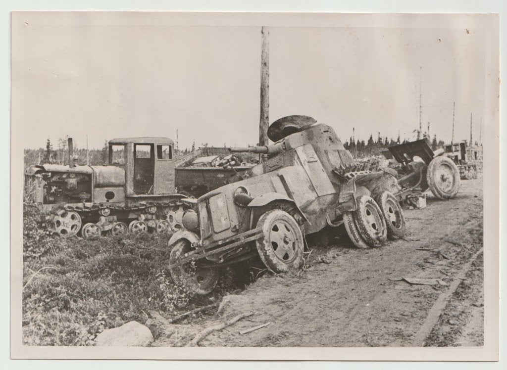 Persfoto 04 - Langs een der opmarswegen in Oost-Karelïe 1941, Ophalen of Verzenden, Landmacht, Duitsland, Foto of Poster