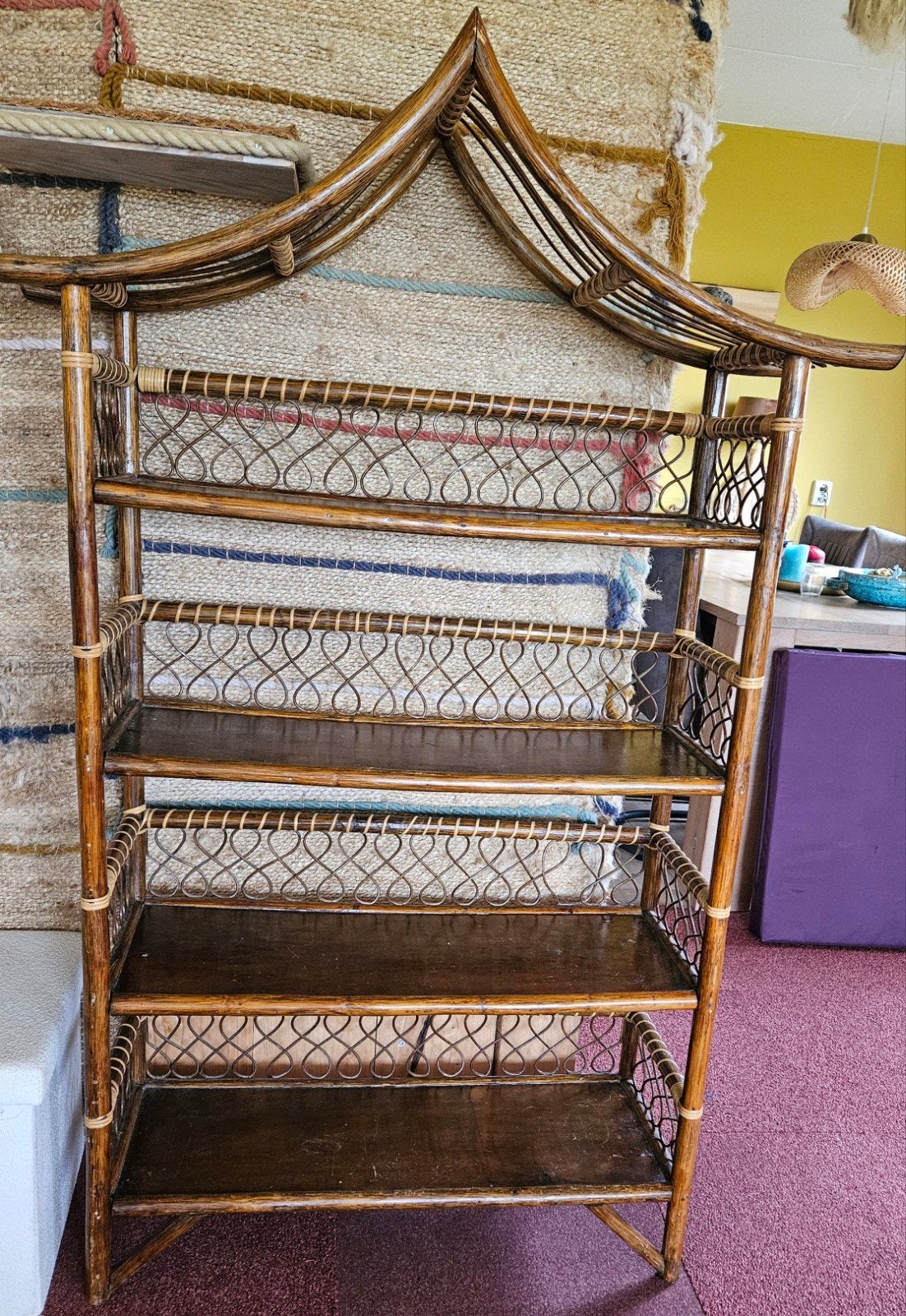 Prachtige Vintage Rotan Pagode Kast / Boekenkast (Jaren 70), Huis en Inrichting, Met plank(en), 100 tot 150 cm, Ophalen of Verzenden