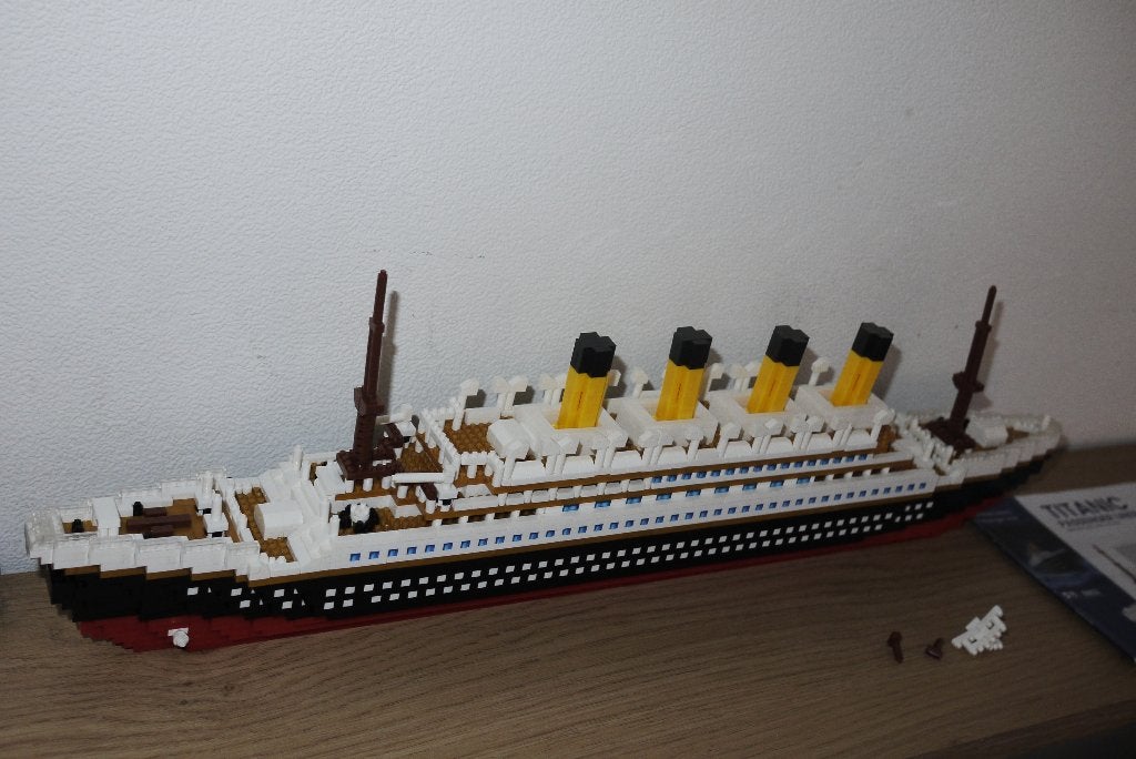 Foto 4 van lego titanic passenger liner 57 cm lang