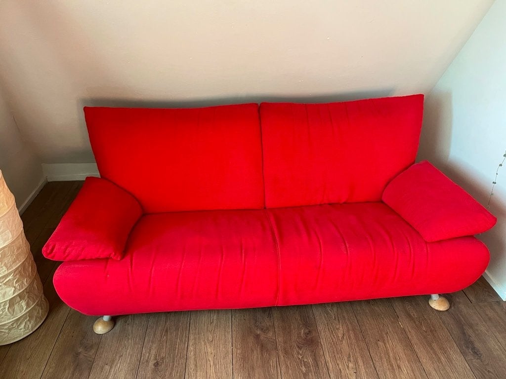 Gratis; Rood bankje + tafeltje + spiegel + kroonluchter, Ophalen, Gebruikt, 150 tot 200 cm, Tweepersoons