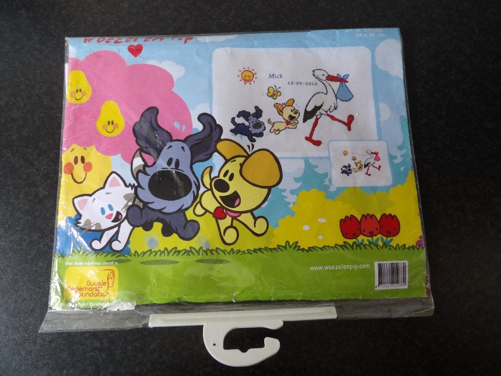 Nieuw borduurpakket Woezel & Pip met ooievaar, Ophalen of Verzenden, Nieuw, Handborduren, Borduurpakket