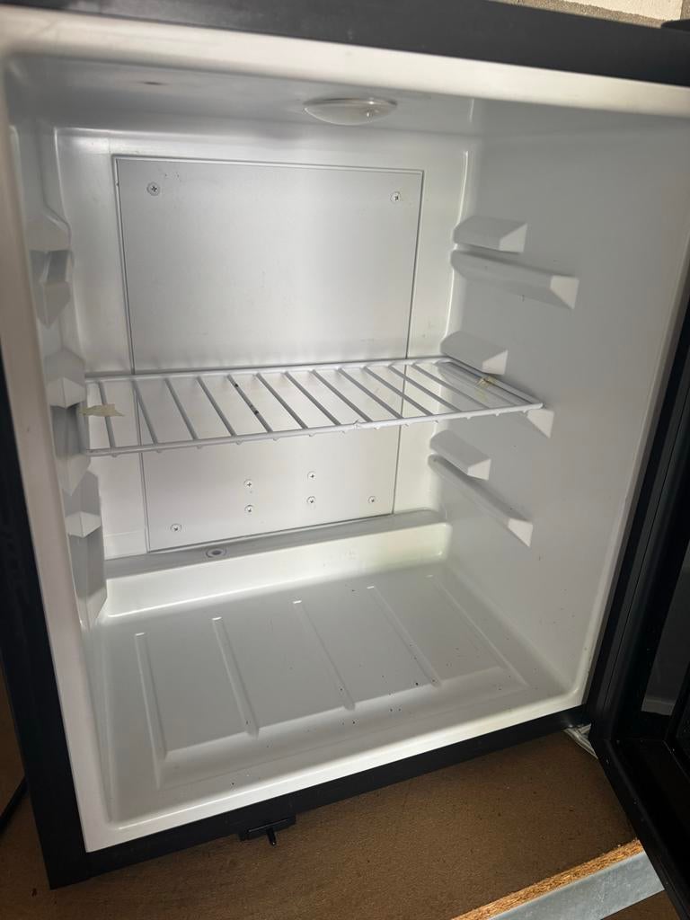 Minibar - Compacte koelkast voor drankjes en snacks, Ophalen, Minder dan 75 liter, Zonder vriesvak, Gebruikt