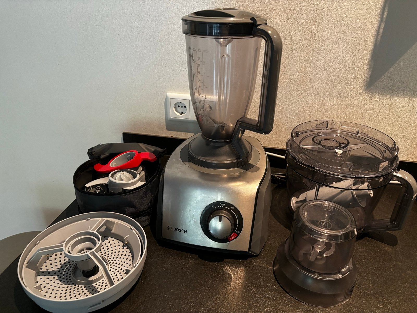 Bosch Keukenmachine met Blender en diverse accessoires, 1 tot 2 liter, Ophalen, Gebruikt, 3 snelheden of meer
