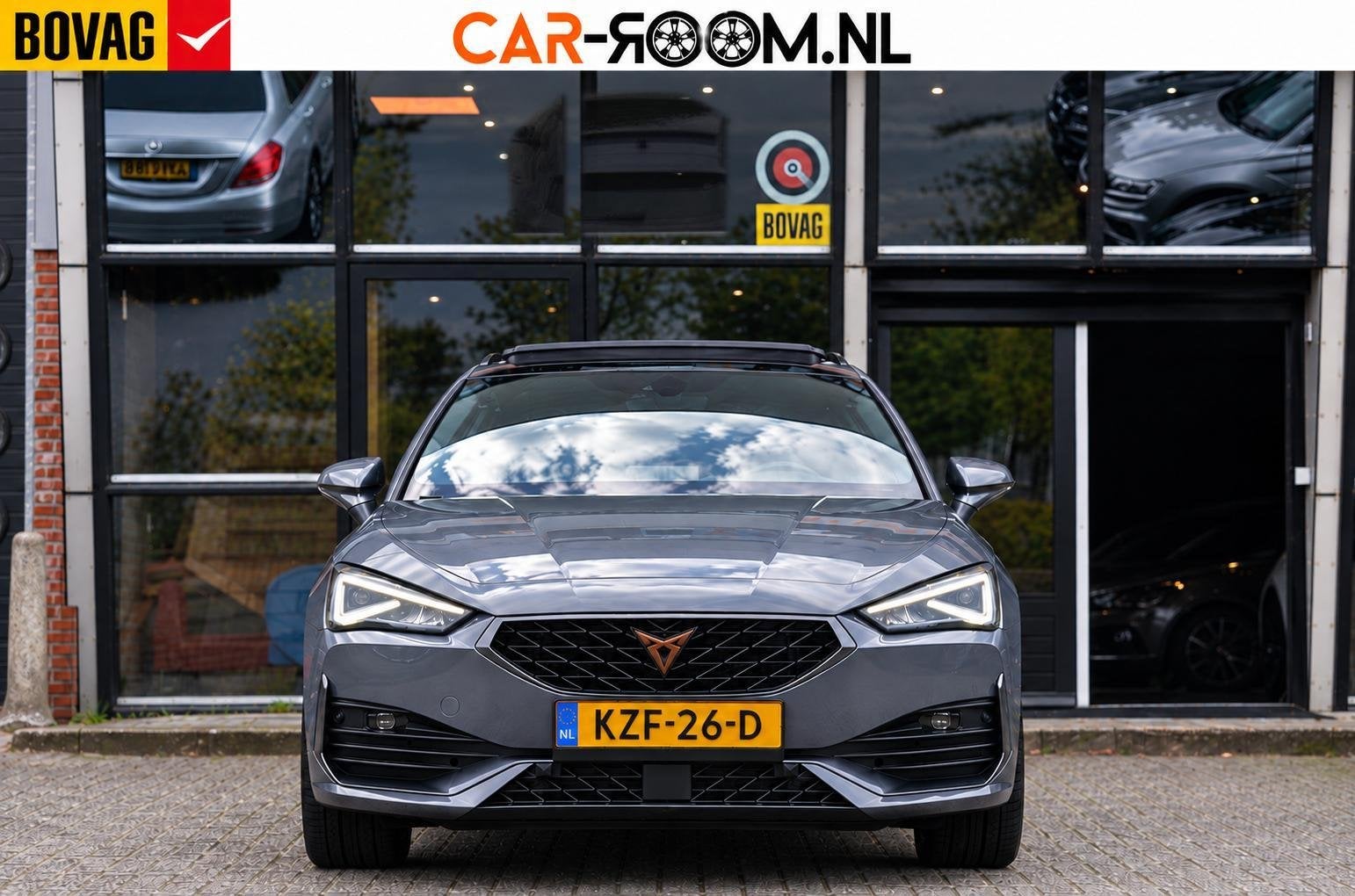 CUPRA Leon 1.4 e-Hybrid VZ Business Pano Keyless Lane Camera, Auto's, Dealer onderhouden, Stof, Gebruikt, 4 cilinders