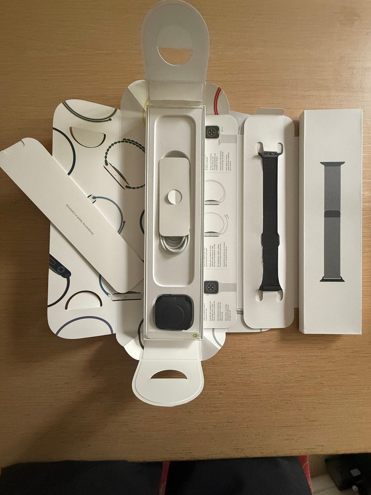 Foto 10 van Apple Watch Series 8 Midnight Aluminium 45mm + Milanese Band