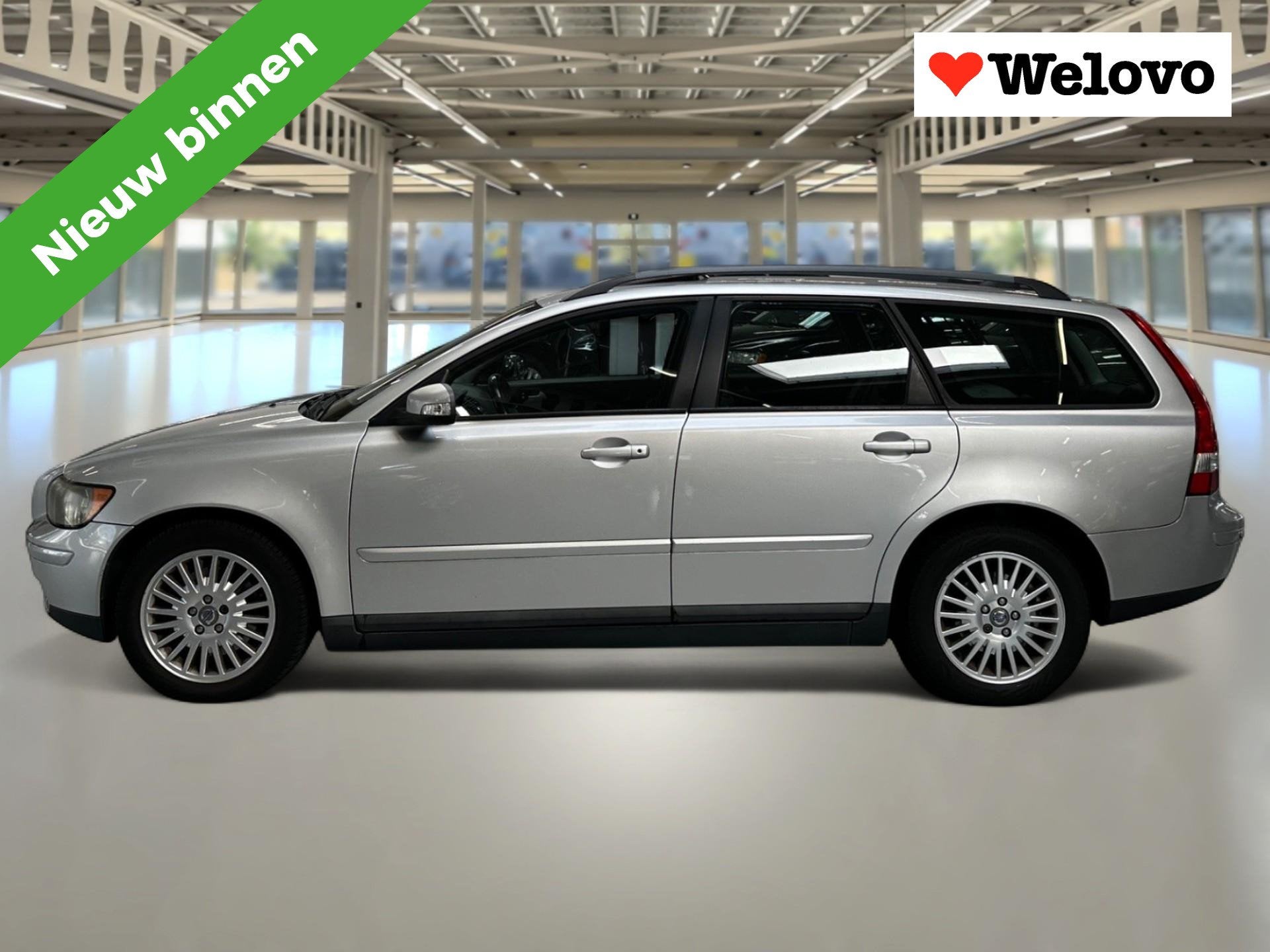 Volvo V50 2.4i Momentum Garantie Boekjes, Schuifdak, Leder,, Auto's, Automatische klimaatregeling, Stof, Gebruikt, Zwart