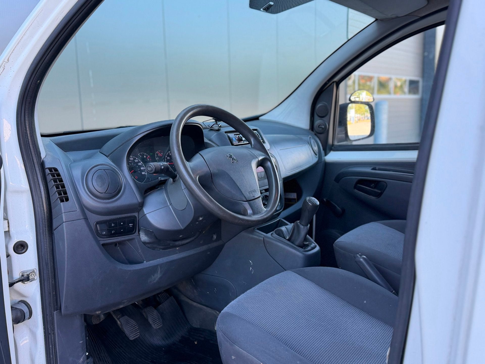 Peugeot Bipper 1.4 | BLUETOOTH | TREKHAAK | DAKRAILS | STELL, Voorwielaandrijving, Zwart, Wit, Bedrijf