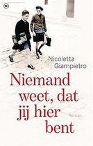 Nicoletta Giampietro - Niemand weet dat jij hier bent, Ophalen of Verzenden, Zo goed als nieuw