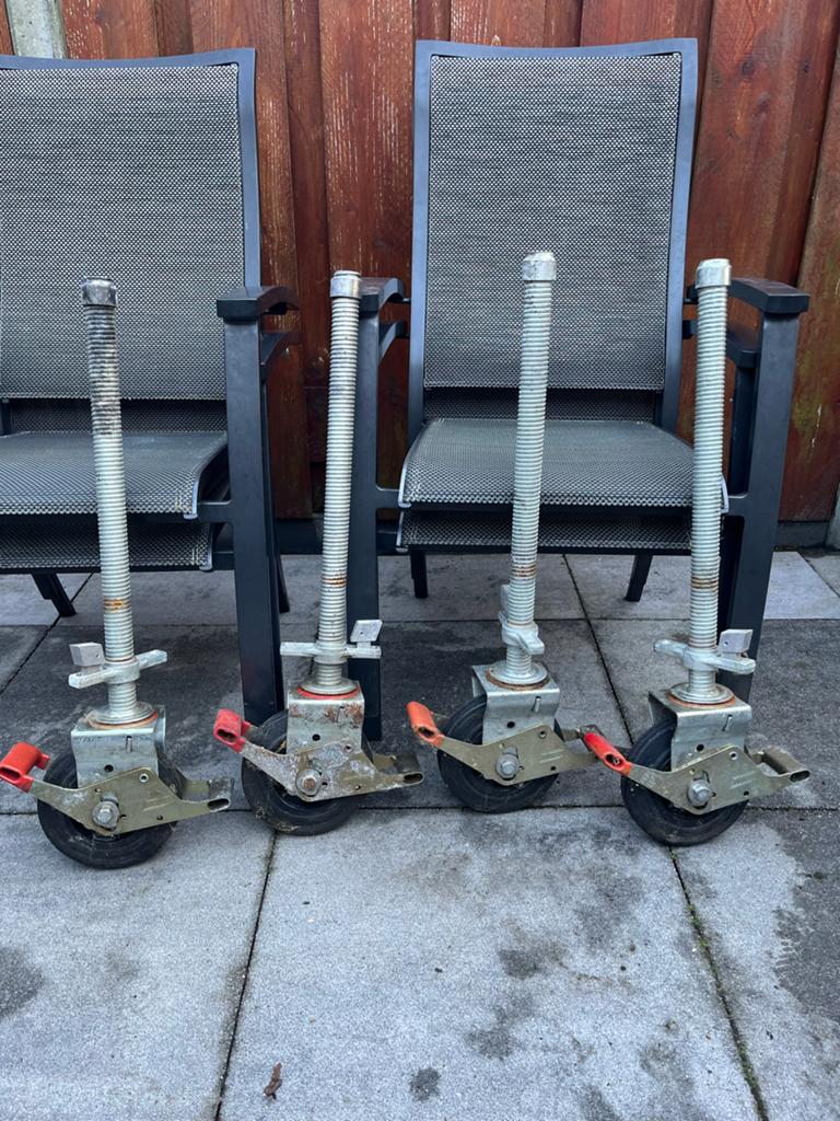Steigerwielen met spindel - Set van 4, Doe-het-zelf en Verbouw, Steigers, Ophalen, Zo goed als nieuw, Rolsteiger of Kamersteiger