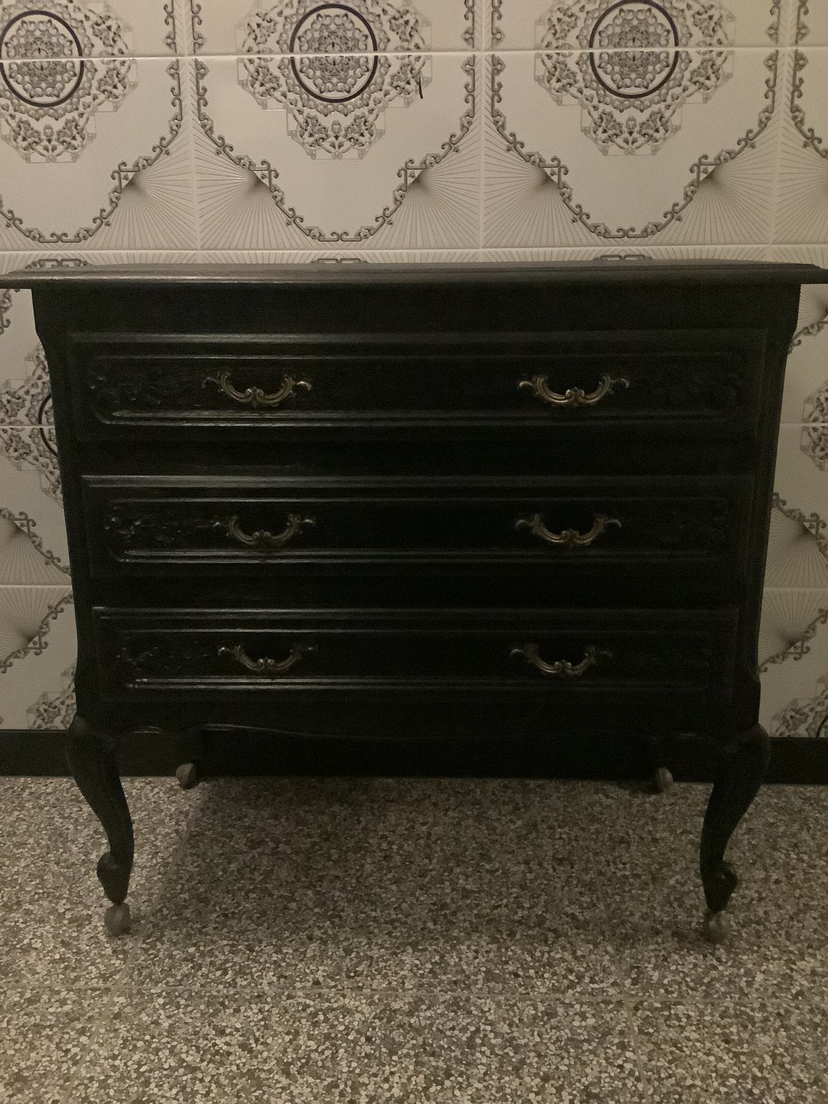Zwart Queen Ann ladekast op wieltjes brocante nachtkastjes, Ophalen, Zo goed als nieuw