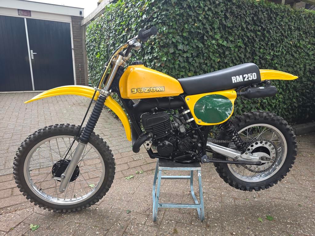 Suzuki RM 250 bj 1978, Fietsen en Brommers, Brommers | Crossbrommers, Ophalen, Zo goed als nieuw, Suzuki