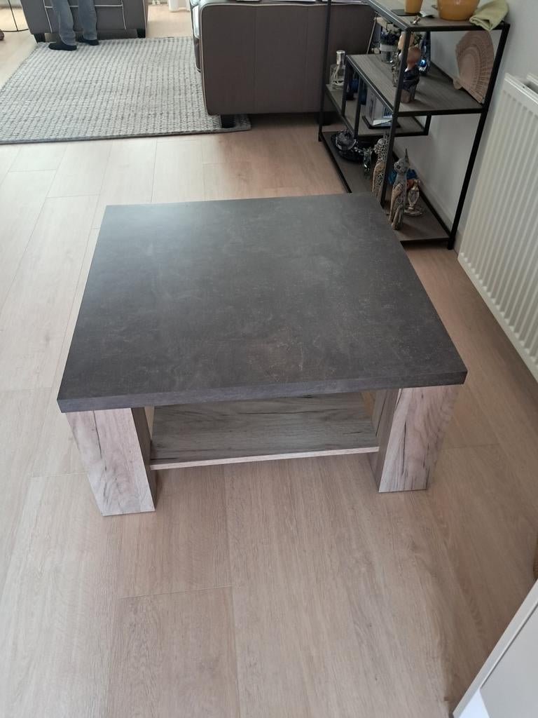 Salontafel met betonlook boven blad., Huis en Inrichting, Ophalen, 50 tot 100 cm, Vierkant, 50 tot 100 cm