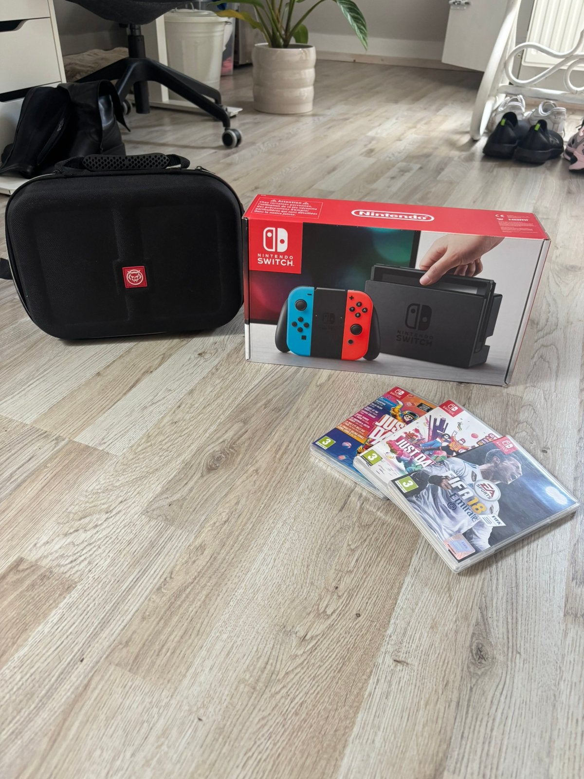 NINTENDO SWITCH, Spelcomputers en Games, Ophalen, Gebruikt, Met 2 controllers, Switch Original