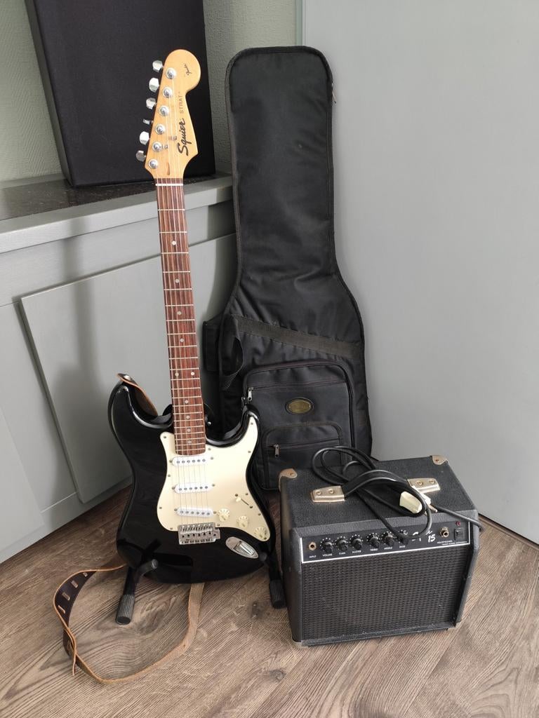 Squier 1996 met versterker en toebehoren, Ophalen, Fender, Gebruikt, Met versterker