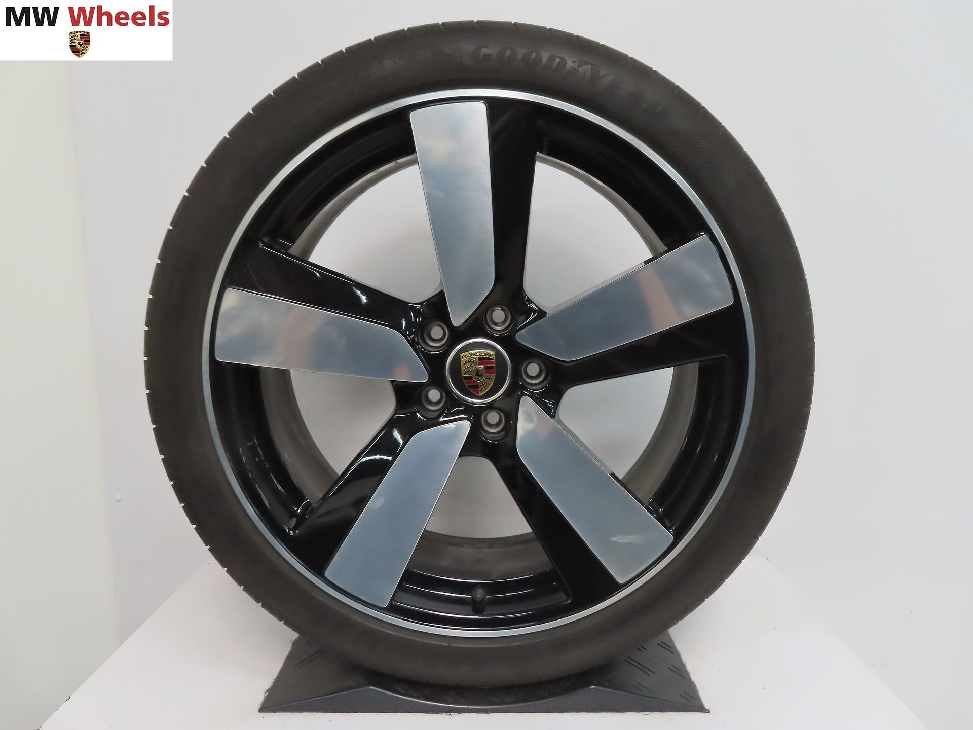 Originele Porsche Macan 2025 EV 22 inch velgen zomerbanden, Auto-onderdelen, Gebruikt, 255 mm, -, -