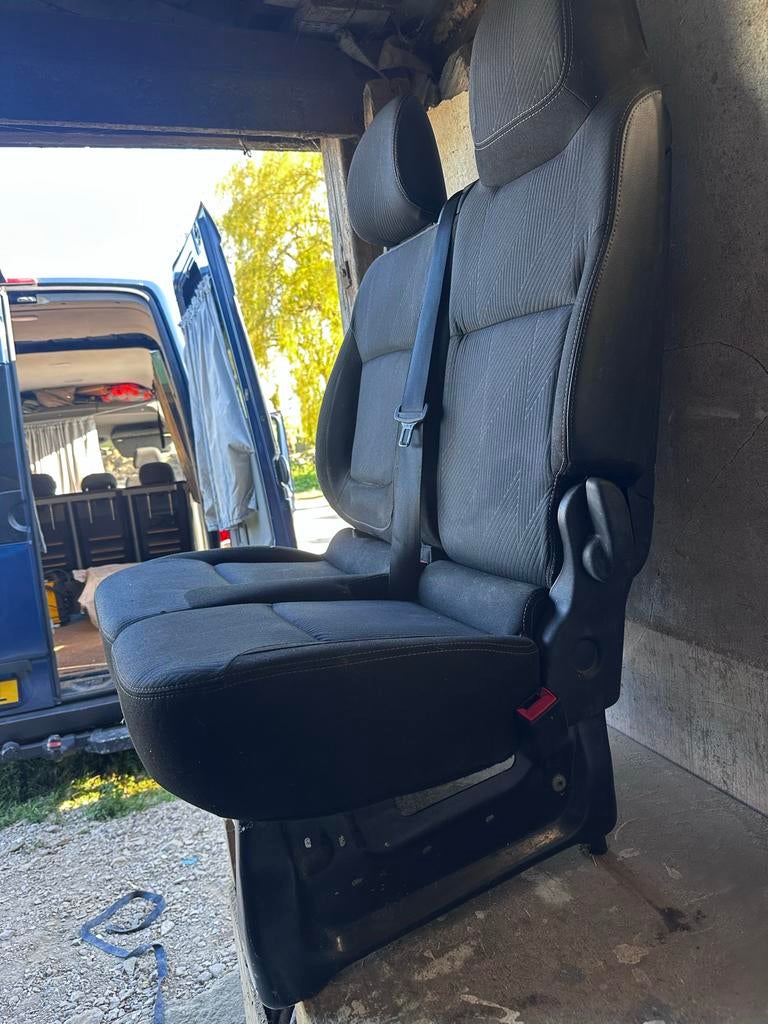 2 stoelen Renault Trafic - Comfort en functionaliteit, Auto-onderdelen, Interieur en Bekleding, Ophalen of Verzenden, Gebruikt