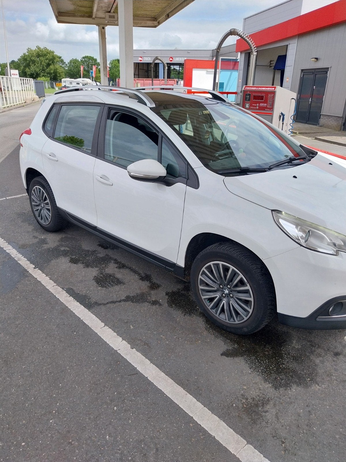 Peugeot 2008 1.2 VTI 81KW 2015 Wit SUV, Auto's, Stof, Zwart, 1199 cc, 1270 kg