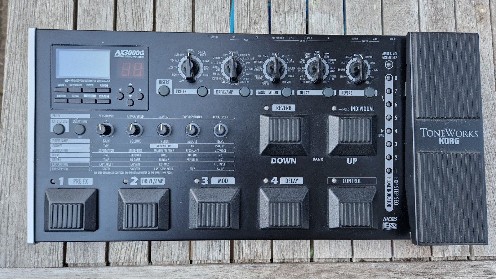 Korg ToneWorks AX3000G multi-effect gitaarprocessor + adaptr