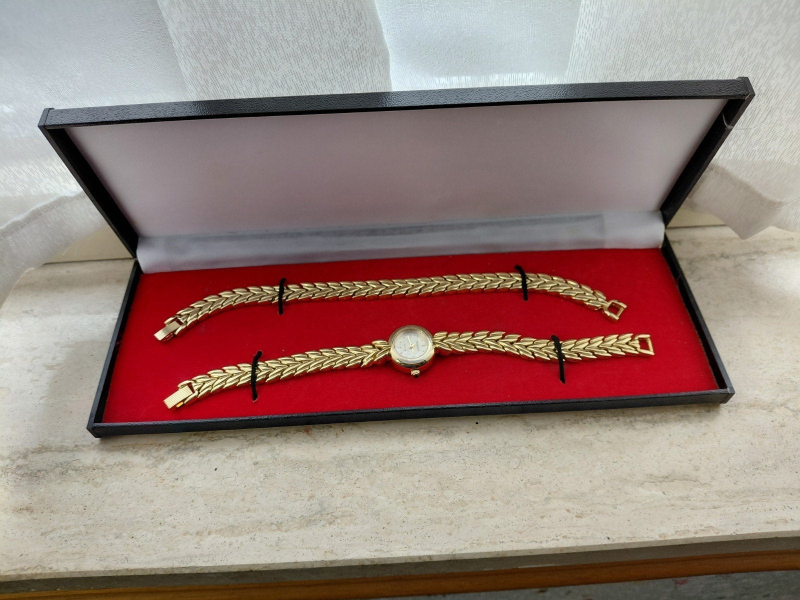 Nieuw goudkleurig Horloge en armbandje. Merk: Memphis, Ophalen of Verzenden, Zo goed als nieuw, Staal, Overige merken