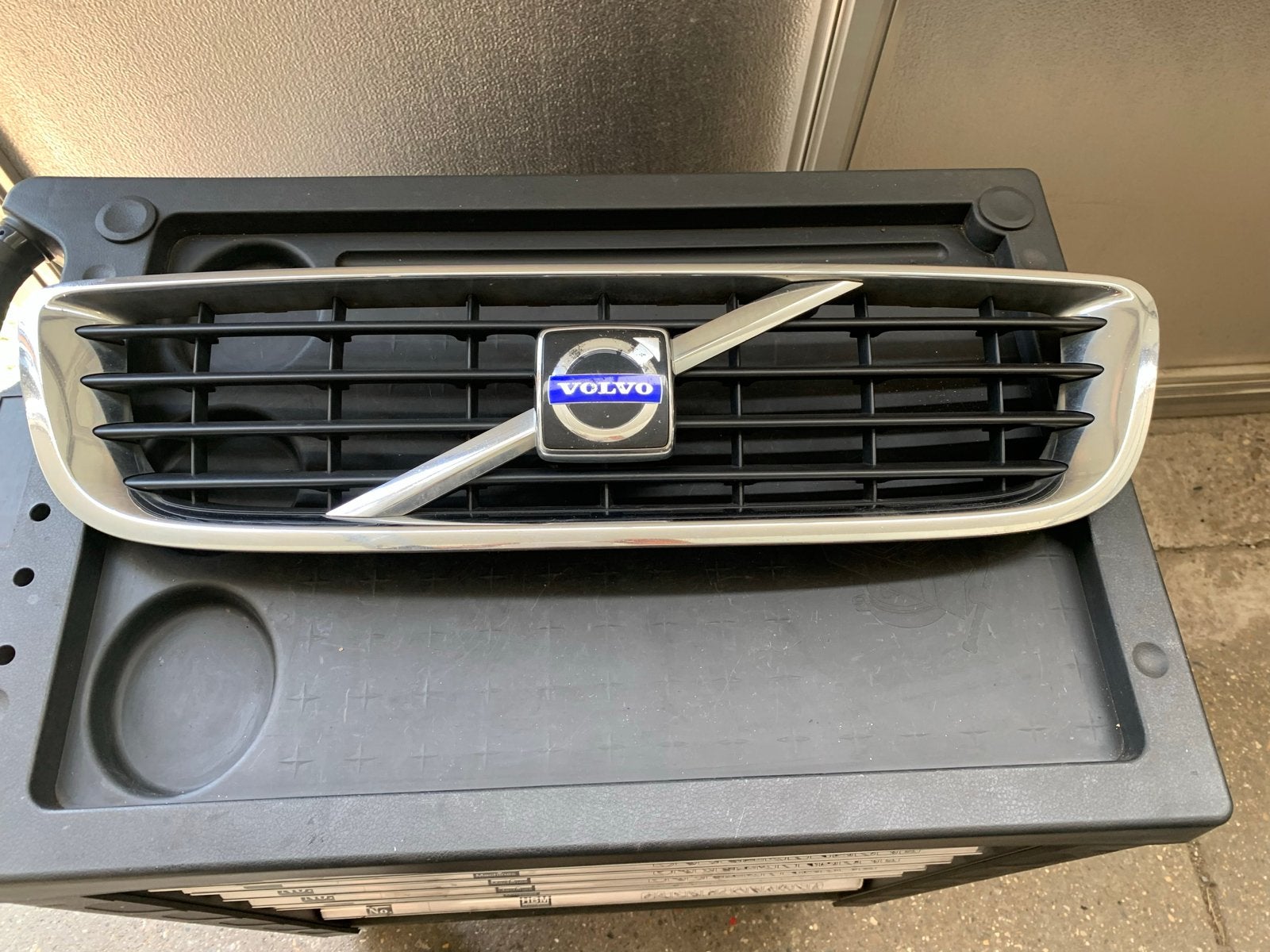 Volvo V50 Grille - Origineel en in goede staat, Gebruikt, Info@volvocars.com, Beesd, Ophalen of Verzenden