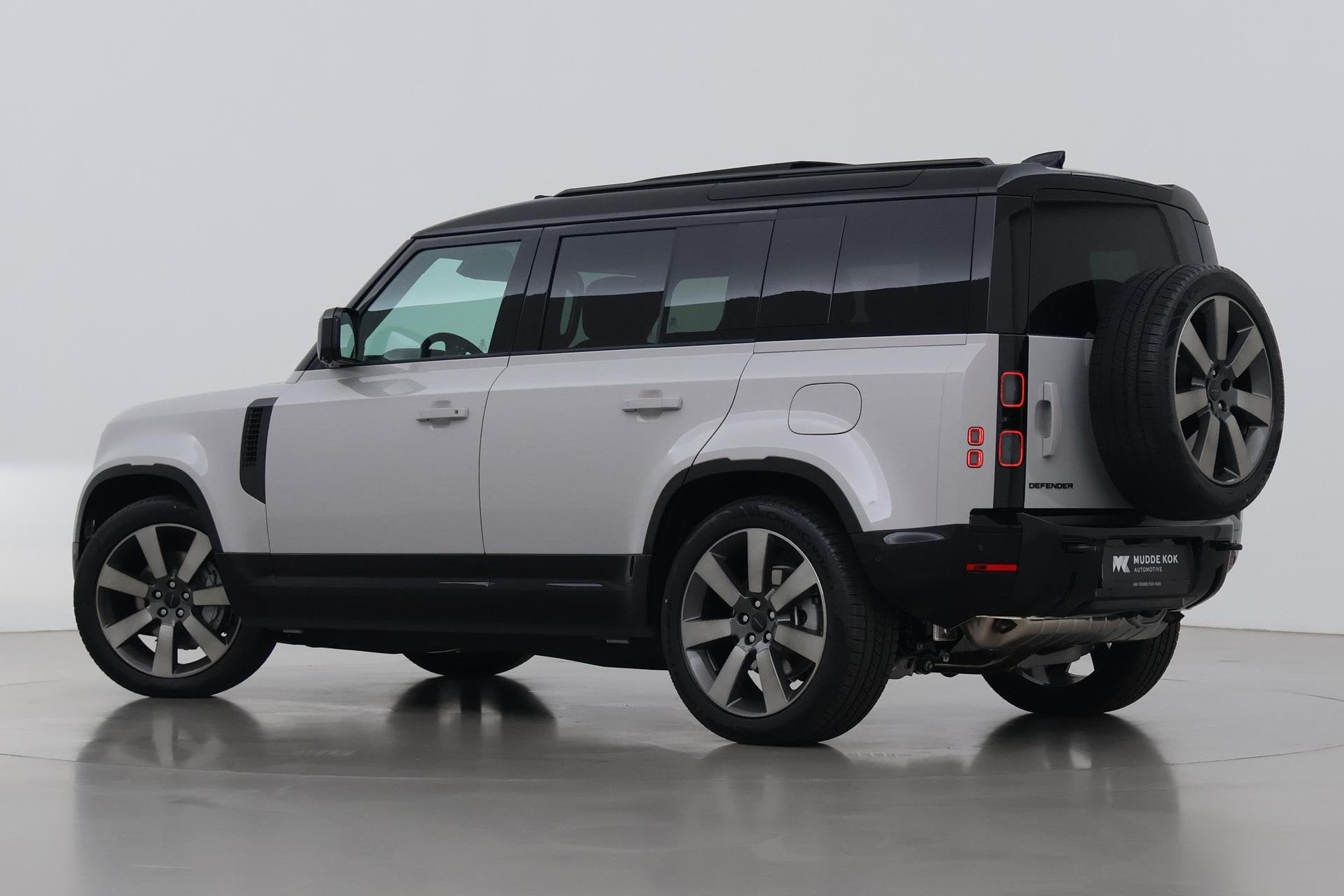 Land Rover Defender 110 P300e X-Dynamic HSE | MY26 | Luchtve, Auto's, Automaat, Stof, Gebruikt, 4 cilinders