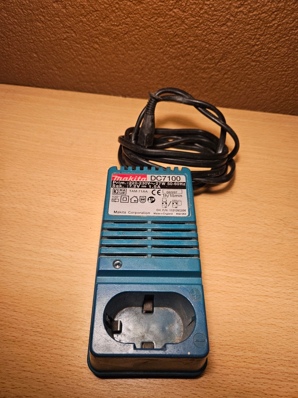 Makita DC7100 Acculader voor 7.2V-12V Accu's, Ophalen of Verzenden, Gebruikt