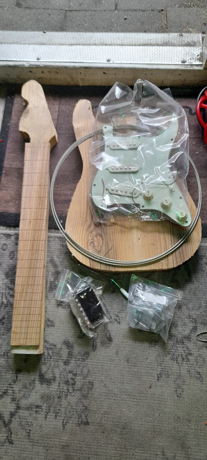 Jimi Hendrix stijl gitaarproject van 100 jaar oud vurenhout, Ophalen, Elektrische gitaar