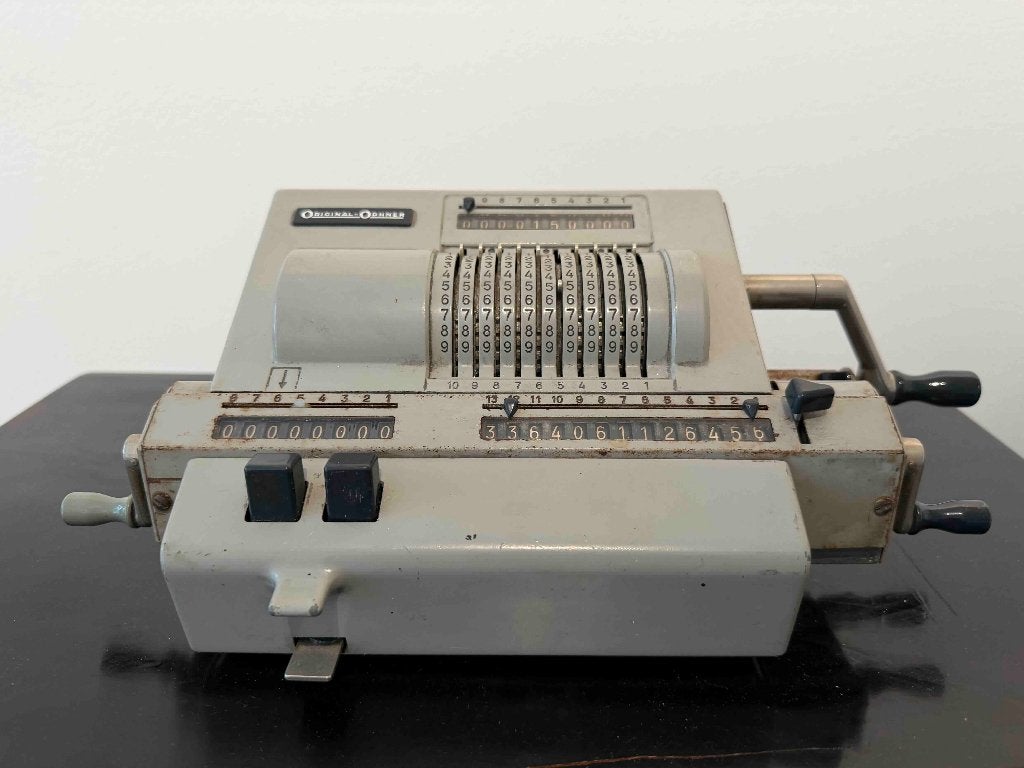 Original-Odhner vintage mechanische rekenmachine, Ophalen