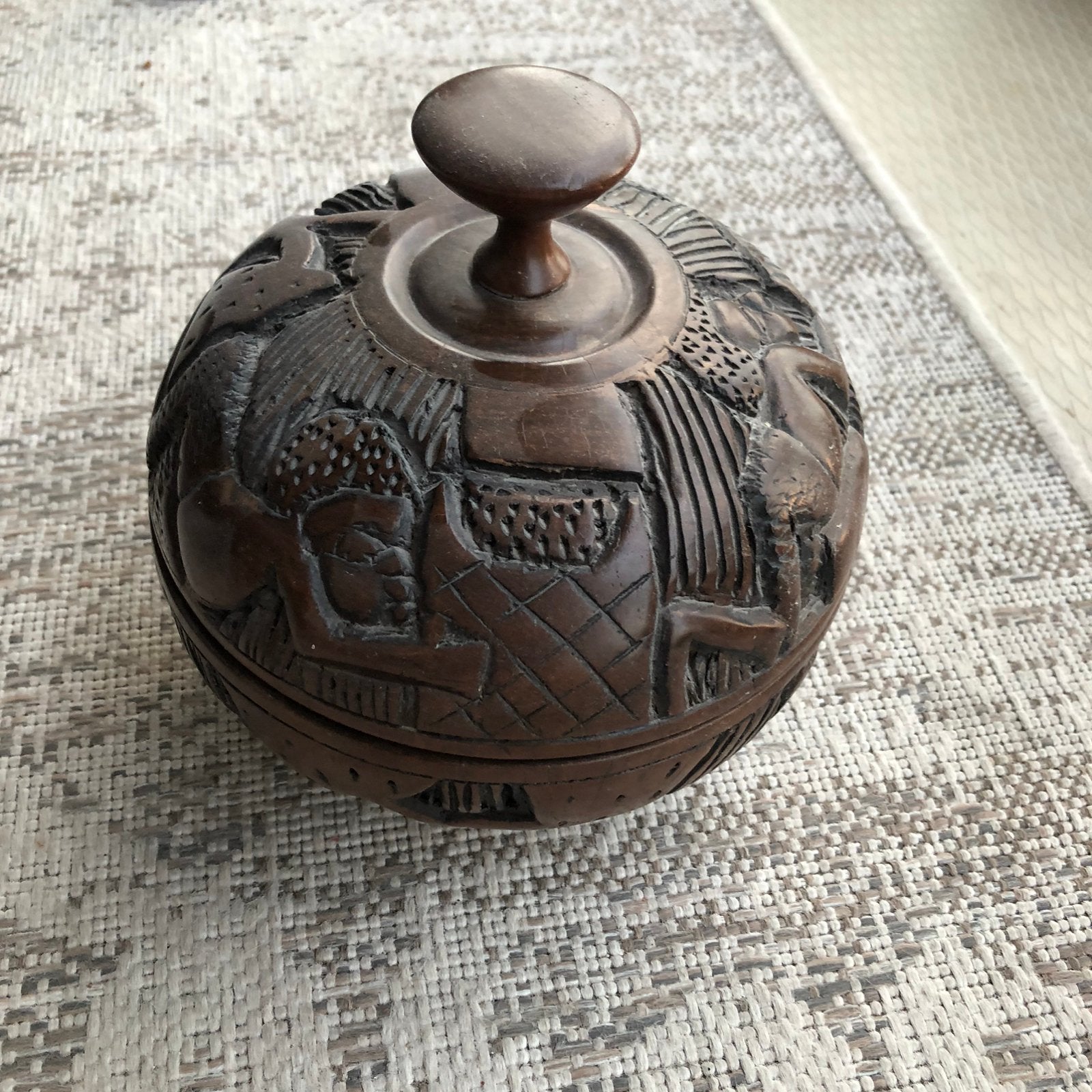 Houten handbewerkte schaal, Antiek en Kunst, Hout, Afrika, Ophalen of Verzenden, Houtsnijwerk