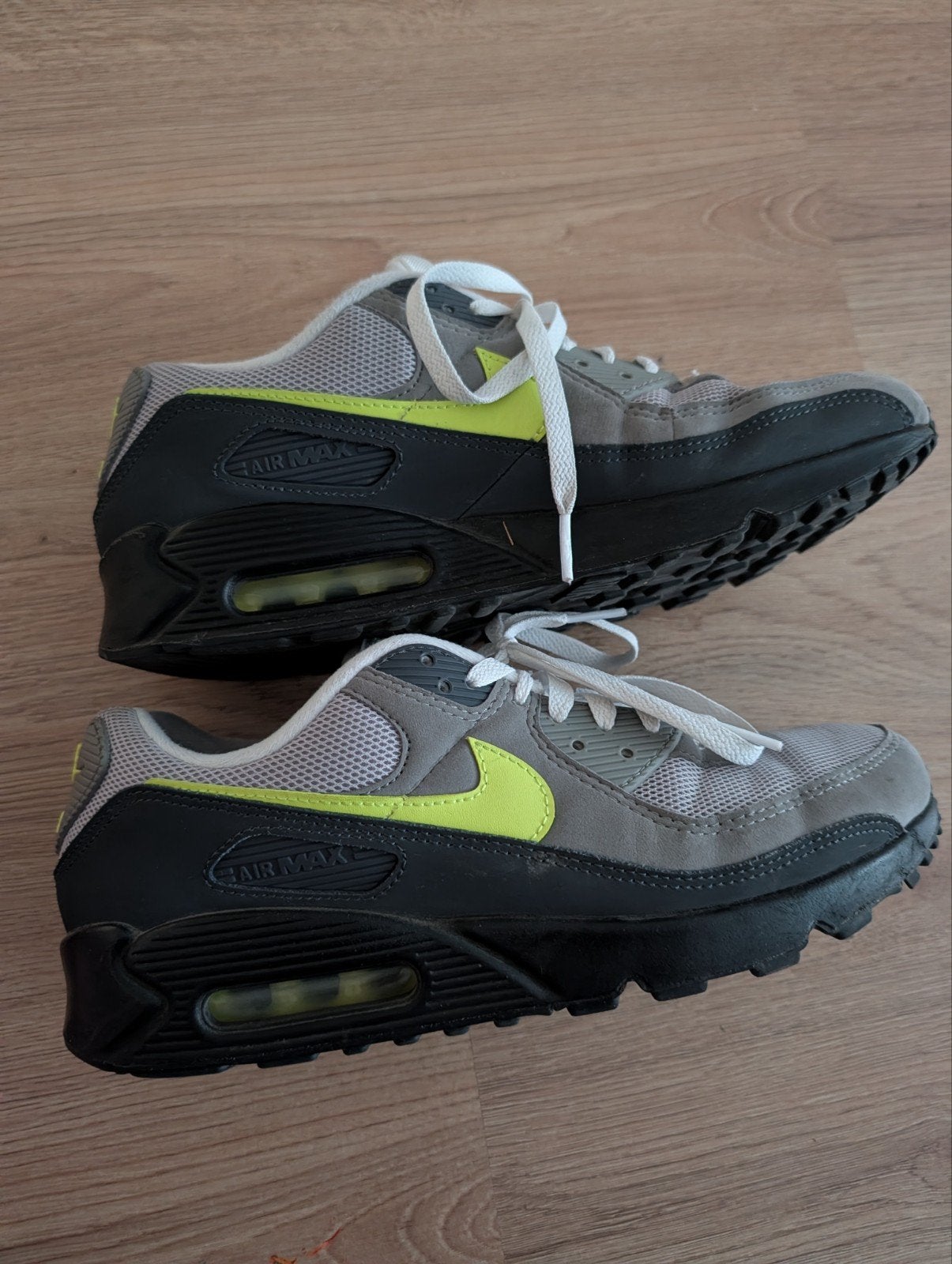 Nike Air Max 90 Neon - maat 44 Gedragen, goede staat, Kleding | Heren, Schoenen, Overige kleuren, Nike, Ophalen of Verzenden, Sneakers of Gympen