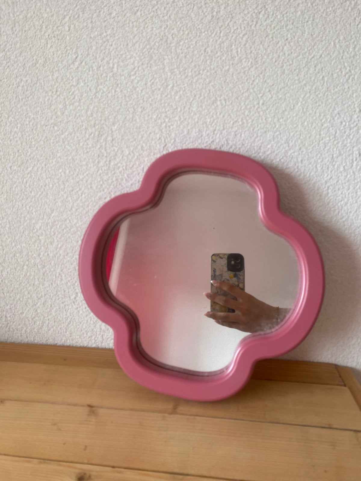 Leuke roze bloemvormige spiegel van Mica Decorations, Huis en Inrichting, Woonaccessoires | Spiegels, Ophalen, Minder dan 50 cm