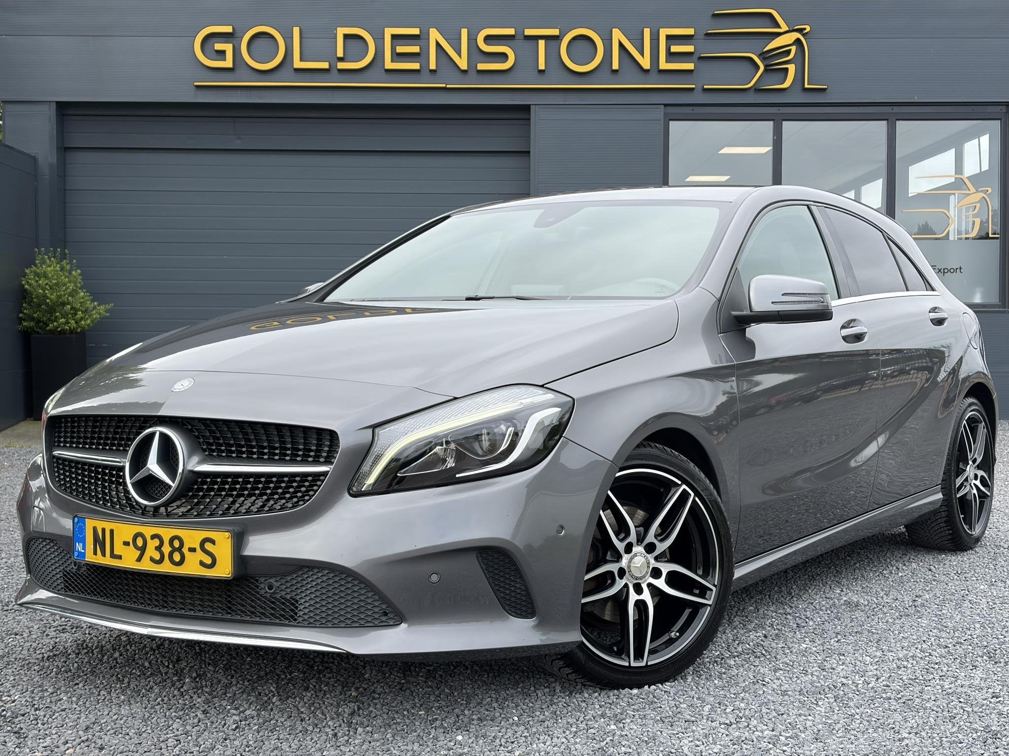 Mercedes-Benz A-klasse 180 Business Solution 2e EigenaarDeal, Voorwielaandrijving, Gebruikt, 4 cilinders, Leder en Stof