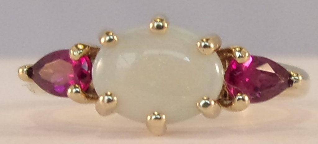 Gouden ring met witte Opaal & Rhodoliet, maat 17, Verzenden, Zo goed als nieuw, 17 tot 18, Met edelsteen