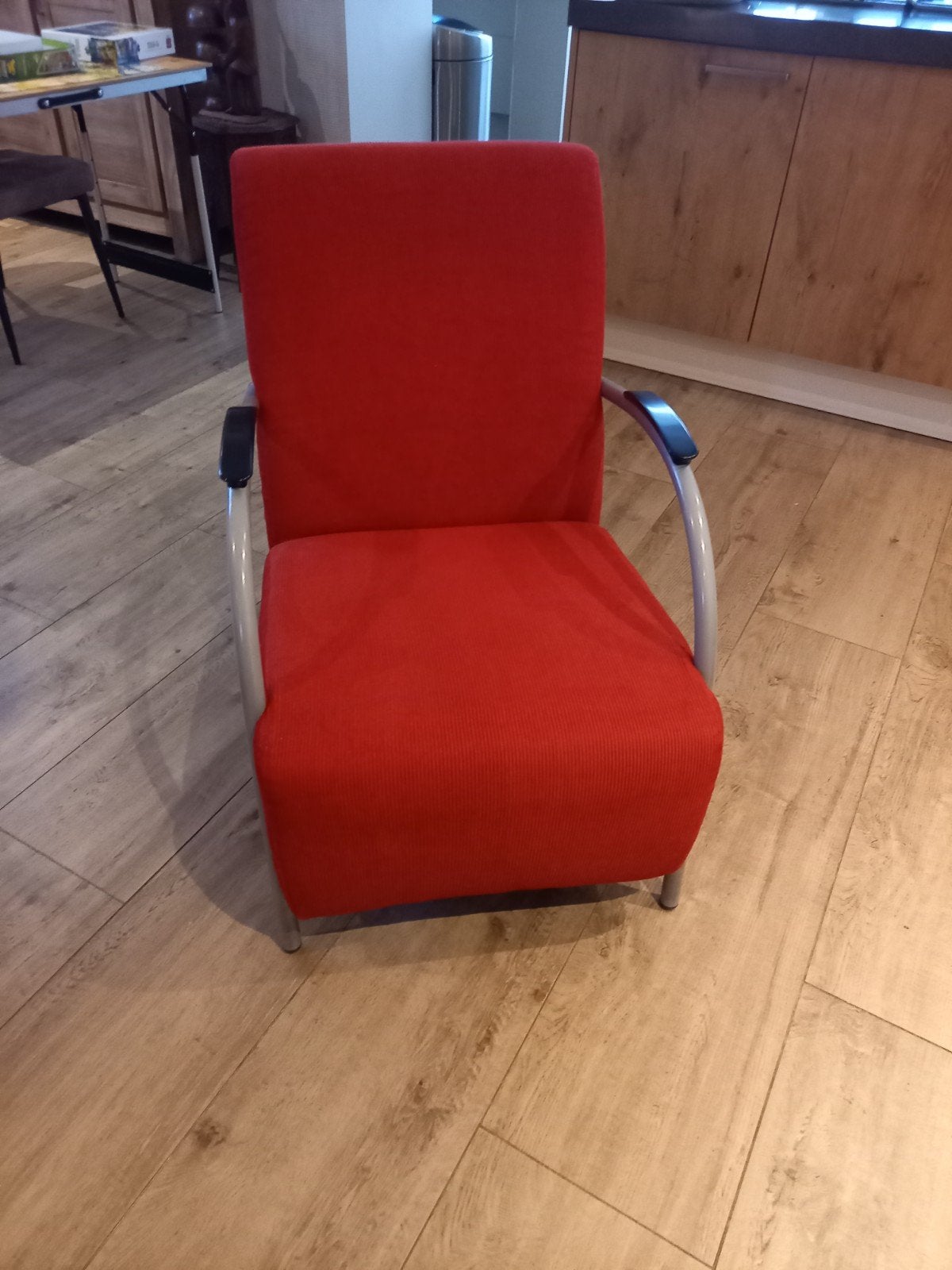 Comfortabele rode fauteuil met metalen frame, Ophalen, Gebruikt, 75 tot 100 cm, Stof