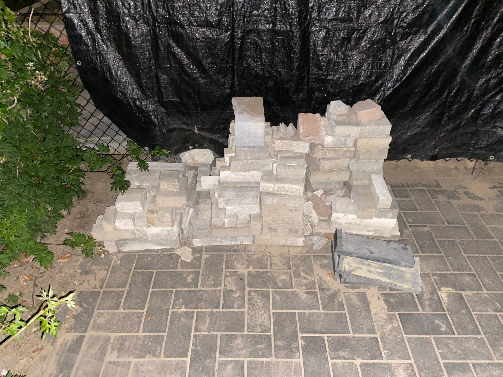 Resttegels en wat puin (waar nog goede stukken bii zitten), Tuin en Terras, Tegels en Klinkers, Ophalen, Gebruikt, Klinkers, 5 tot 10 m²