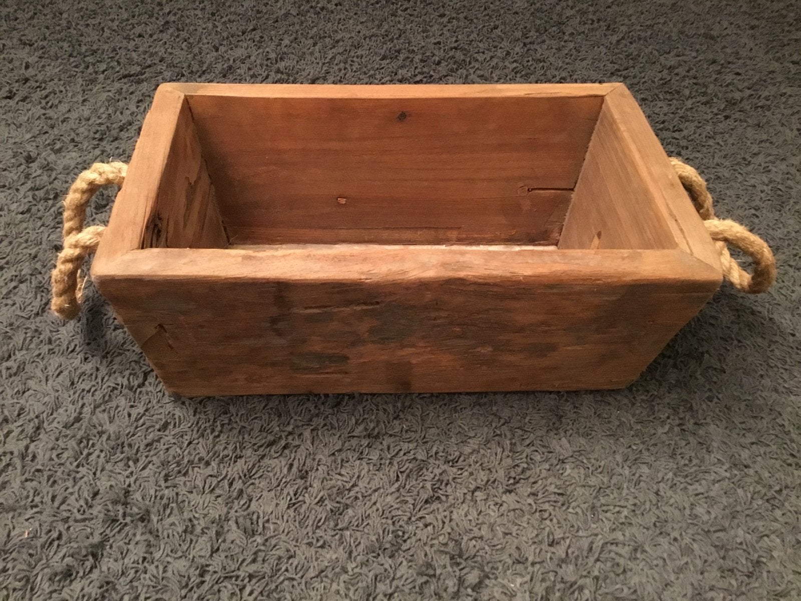 Decoratieve houten bak met touw handvatten, Ophalen, Gebruikt, 50 tot 100 cm, 5 – 50