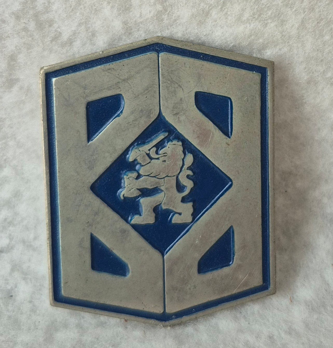 Vintage  Embleem  Bescherming Bevolking, Verzamelen, Ophalen, Overige soorten, Nederland, Embleem of Badge