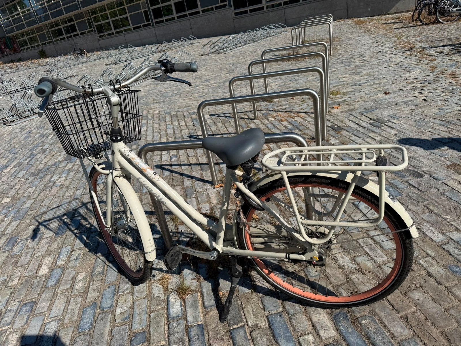 Gazelle damesfiets met mand en bagagedrager, Gebruikt, Velgrem, Versnellingen, Ophalen of Verzenden
