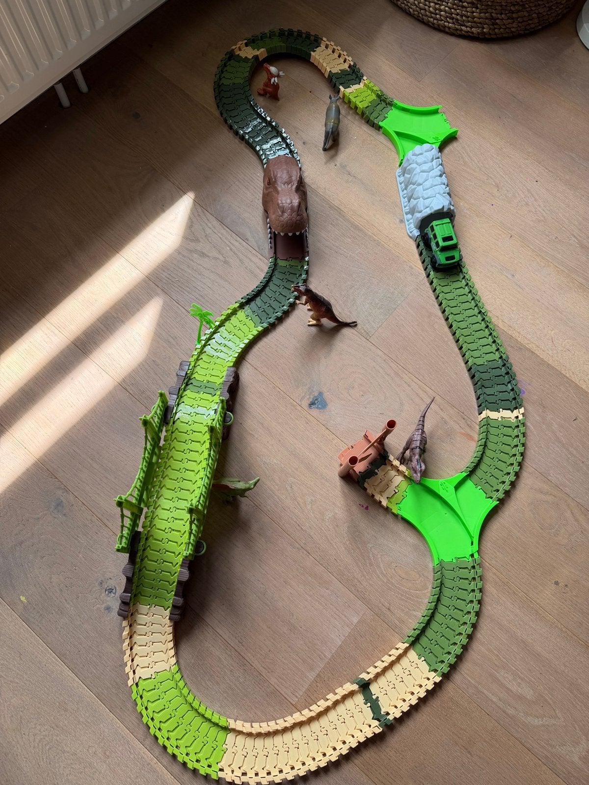 Dinosaurus Flexibele Autobaan met Bruggen en Auto, Ophalen of Verzenden, Gebruikt