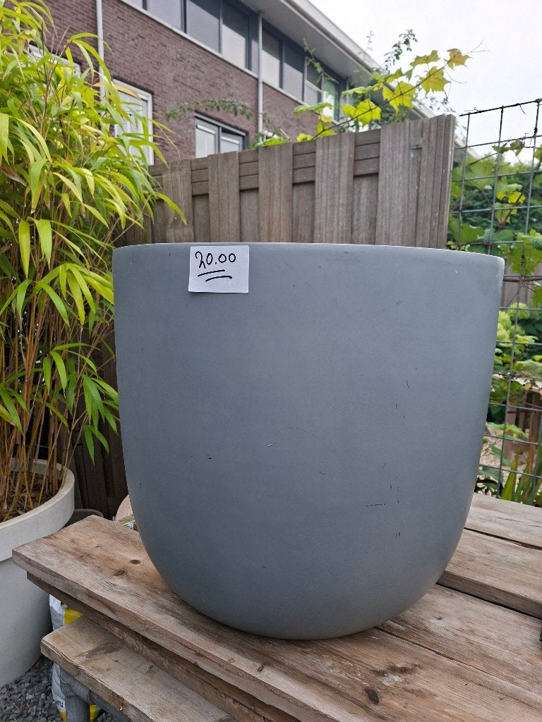 Bloempotten XL  2 stuks  (1van 20.00 ) 1van 35.00  vrpr, Overige materialen, Gebruikt, 40 cm of meer, Ophalen of Verzenden