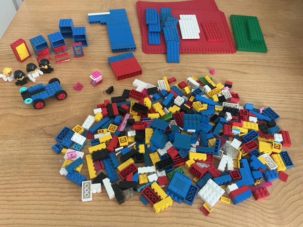 Diverse (jaren 80) LEGO stenen, figuren en grondplaten, Ophalen, Inclusief minifiguren, Gebruikt, Overige thema's