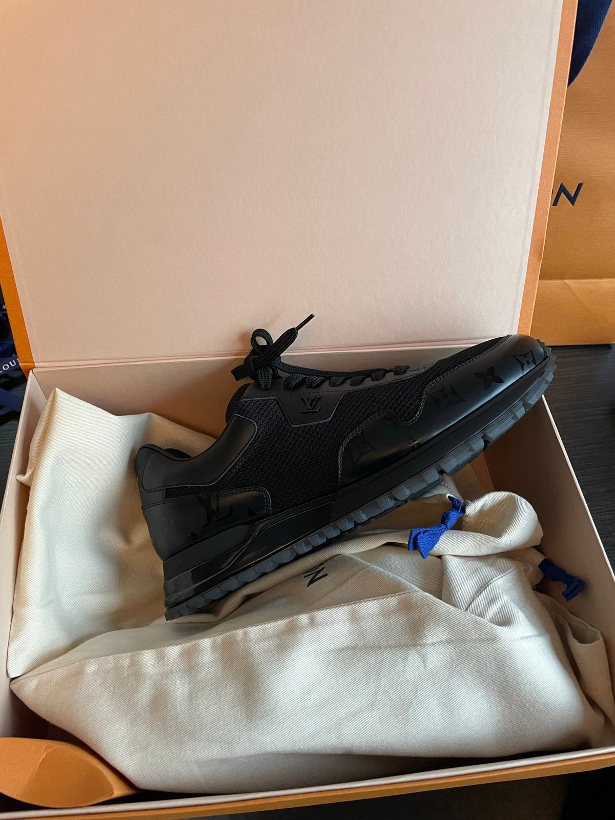 Louis Vuitton Run Away zwart | Heren maat 43, Zwart, Ophalen of Verzenden, Sneakers of Gympen, Zo goed als nieuw