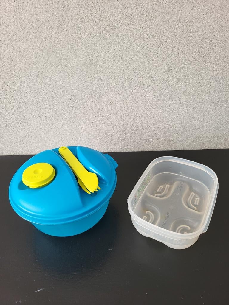 Tupperware lunchbox met bestek en sausbakje, Ophalen of Verzenden, Zo goed als nieuw, Geel, Bak of Kom